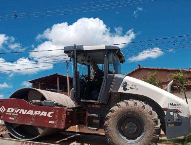 Locação Rolo Compactador e Máquinas em Montes Claros, e filial em Buritizeiro / MG e Região