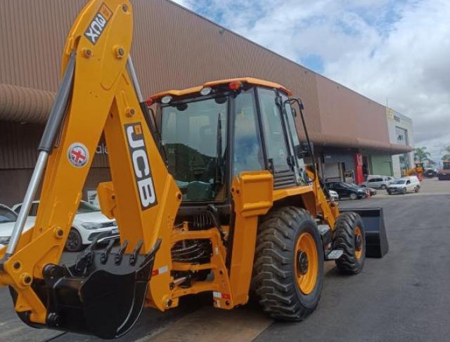 Locação Retroescavadeira em Montes Claros, e filial em Buritizeiro / MG e Região